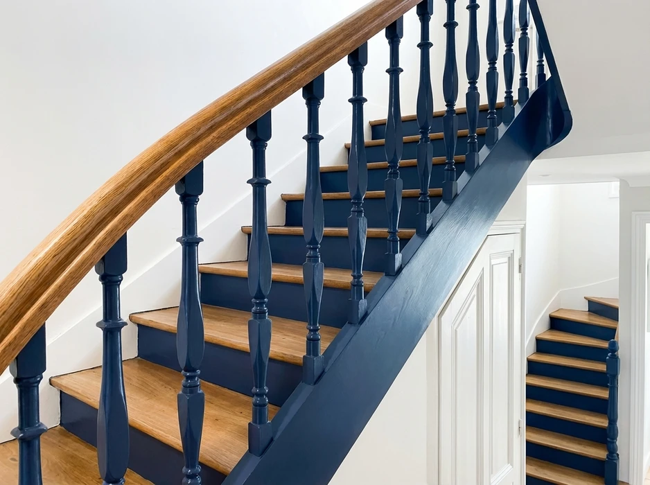 Mur intérieur avec enduit texturé de couleur beige clair, surface uniforme sans éléments décoratifs ni mobilier visible